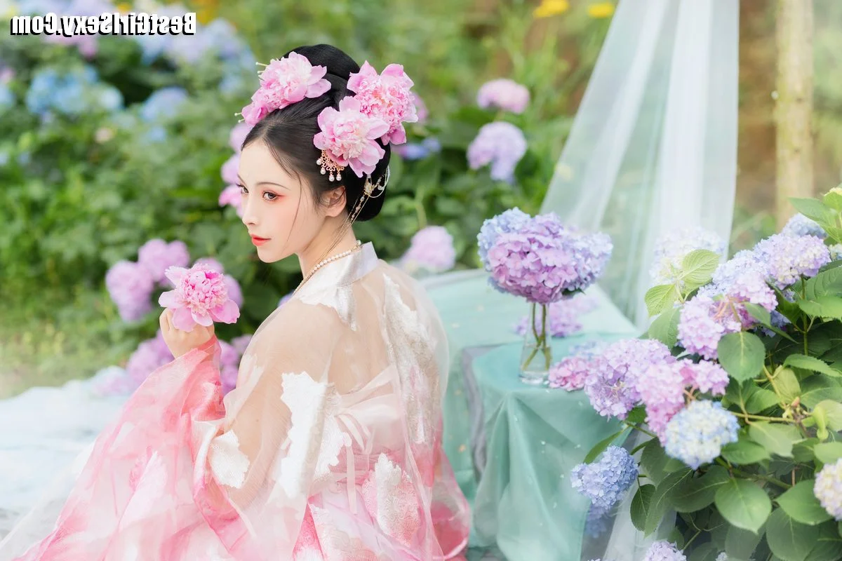 YiTuYu Presents Art Language Vol.4054: The Artistic Vision of Yi Xiao Zhi Zhi