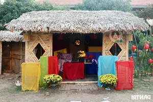 Nostalgic Tet: Youth Experience Tradition at the North-Central Region’s Largest Buddha Statue - image 2