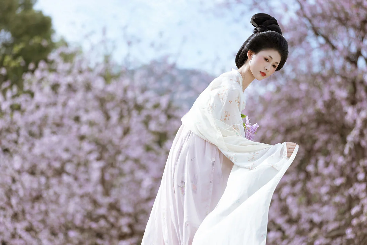 Ethereal Spring Muse: YiTuYu Vol.8958 Xiao Y Jin Tian Ye Hen Kai Xin