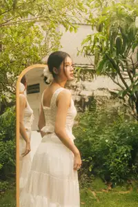 Trinh My Duyen: Fresh, Pure Beauty Like a Muse Under Golden Sunlight - image 3