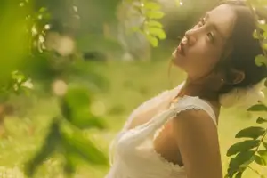 Trinh My Duyen: Fresh, Pure Beauty Like a Muse Under Golden Sunlight - image 8