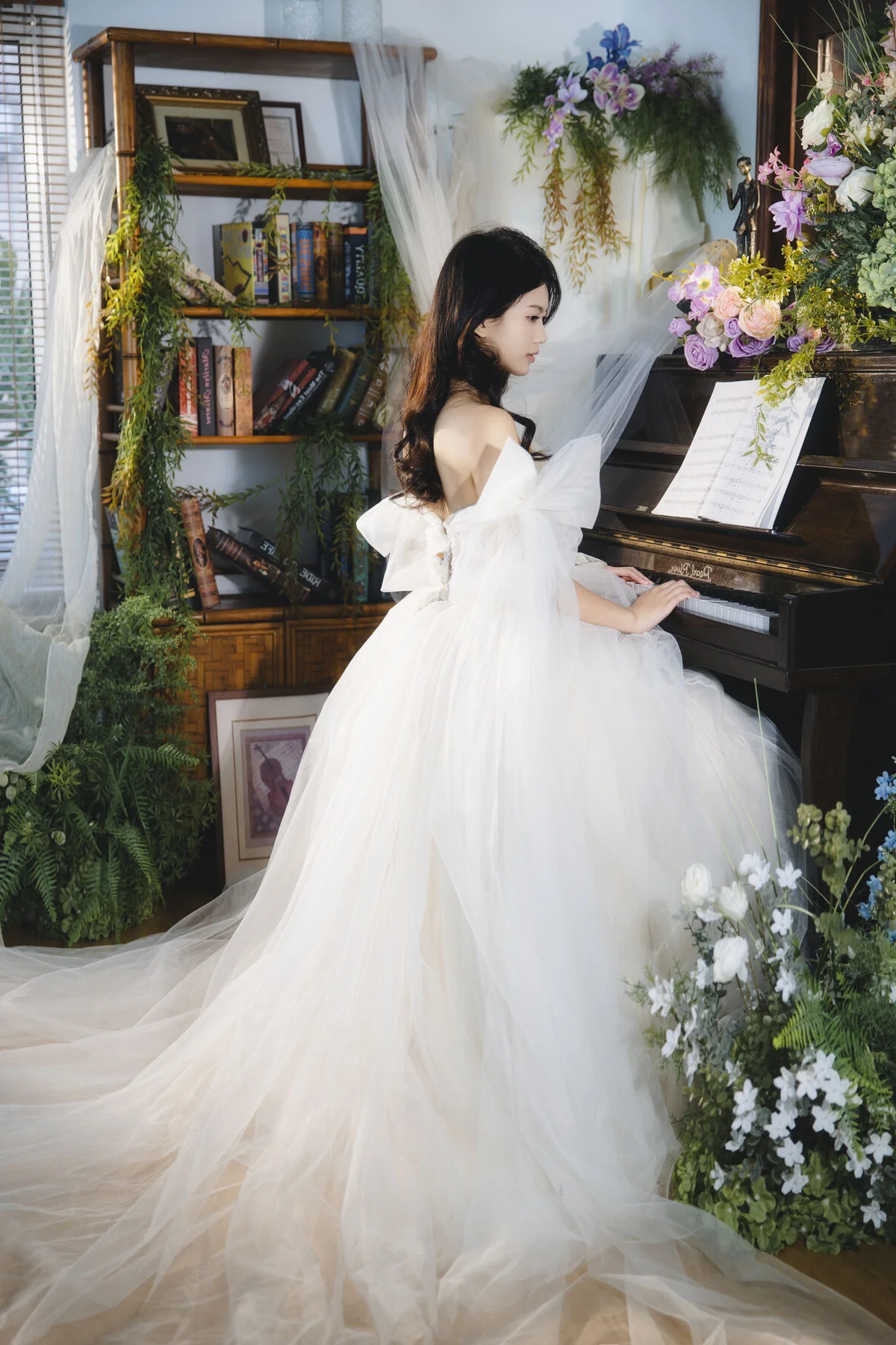 YiTuYu Art Language Vol.8775 Dan Dan: A Muse at the Piano - Melody of Pure Elegance