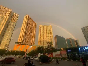 Breathtaking Double Rainbow Lights Up Hanoi's Golden Sky - image 7