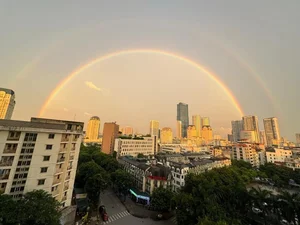 Breathtaking Double Rainbow Lights Up Hanoi's Golden Sky - image 6