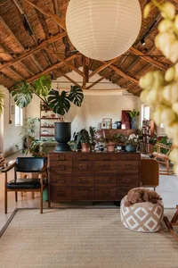 Young Couple Retires at 34 to Transform Island Chicken Coop Into Luxury Home - image 15