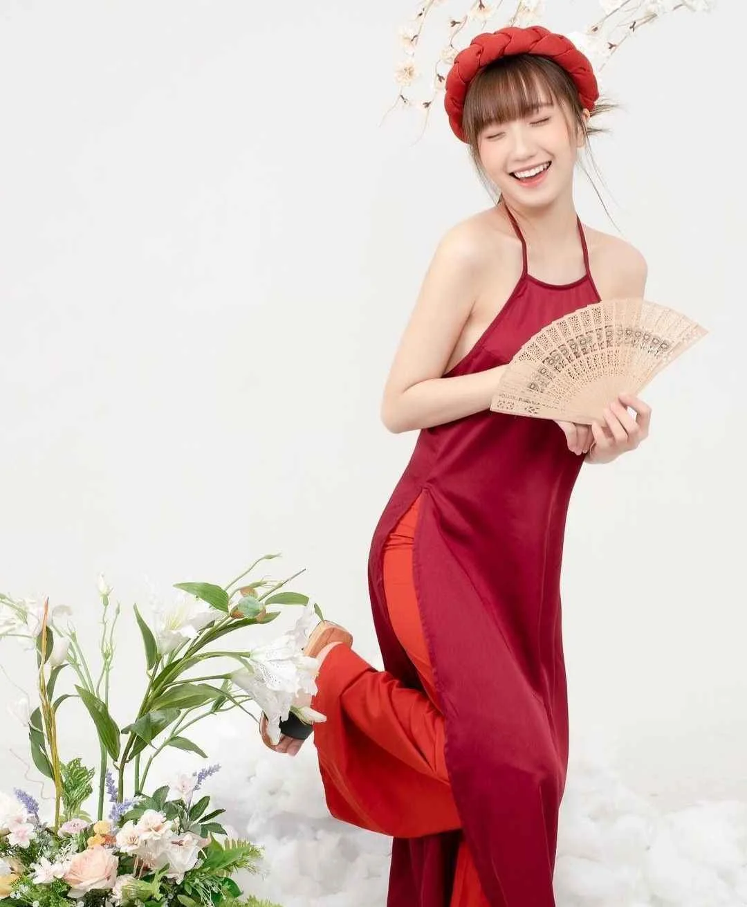Le Thi Khanh Huyen: The Most Beautiful Photos of the Rising Star