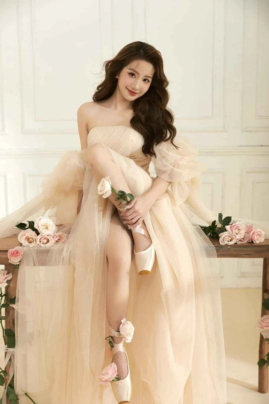 Le Thi Khanh Huyen: The Most Beautiful Photos of the Rising Star