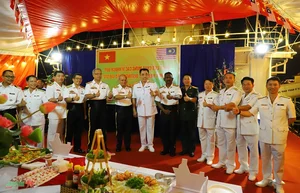 Diplomatic Dinner on Vietnam Navy Ship 20 in Malaysia - image 3