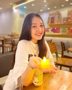 The Muse of Hue: Timeless Beauty and a Captivating Smile - image 0