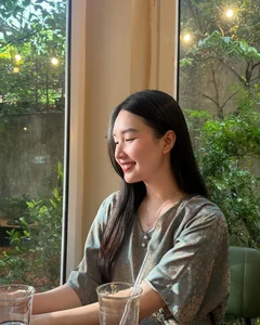 The Muse of Hue: Timeless Beauty and a Captivating Smile - image 4