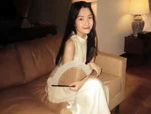 The Muse of Hue: Timeless Beauty and a Captivating Smile - image 2
