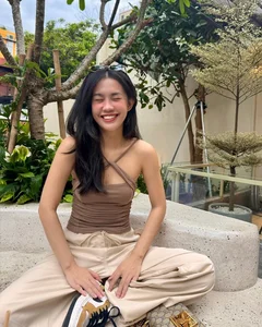 Ngoc Thao Embraces the Sun: Stunning 'City Girl' Aesthetic and Summer Fashion Inspiration - image 4