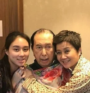 The Billionaire Daughter Who Chose a Humble Life as a Teacher - image 2