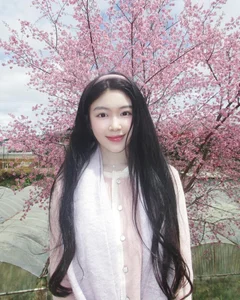 Quyen Linh's Daughter Lo Lem Stuns in Ethereal Peach Blossom Garden Photoshoot - image 1