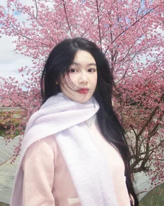 Quyen Linh's Daughter Lo Lem Stuns in Ethereal Peach Blossom Garden Photoshoot - image 4