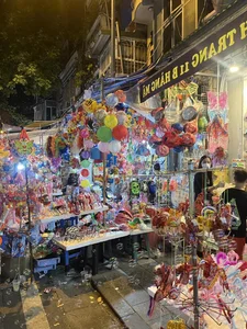 Vibrant Mid-Autumn Festival Celebrations: Street Check-ins and Grand Residential Events - image 2