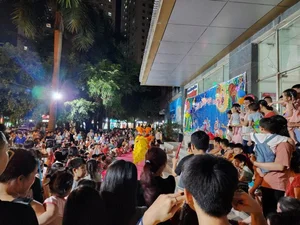 Vibrant Mid-Autumn Festival Celebrations: Street Check-ins and Grand Residential Events - image 5
