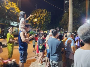 Vibrant Mid-Autumn Festival Celebrations: Street Check-ins and Grand Residential Events - image 9