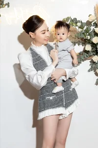 Celebrating Joy: Vietnamese Celebrities Who Welcomed New Babies in 2023 - image 0