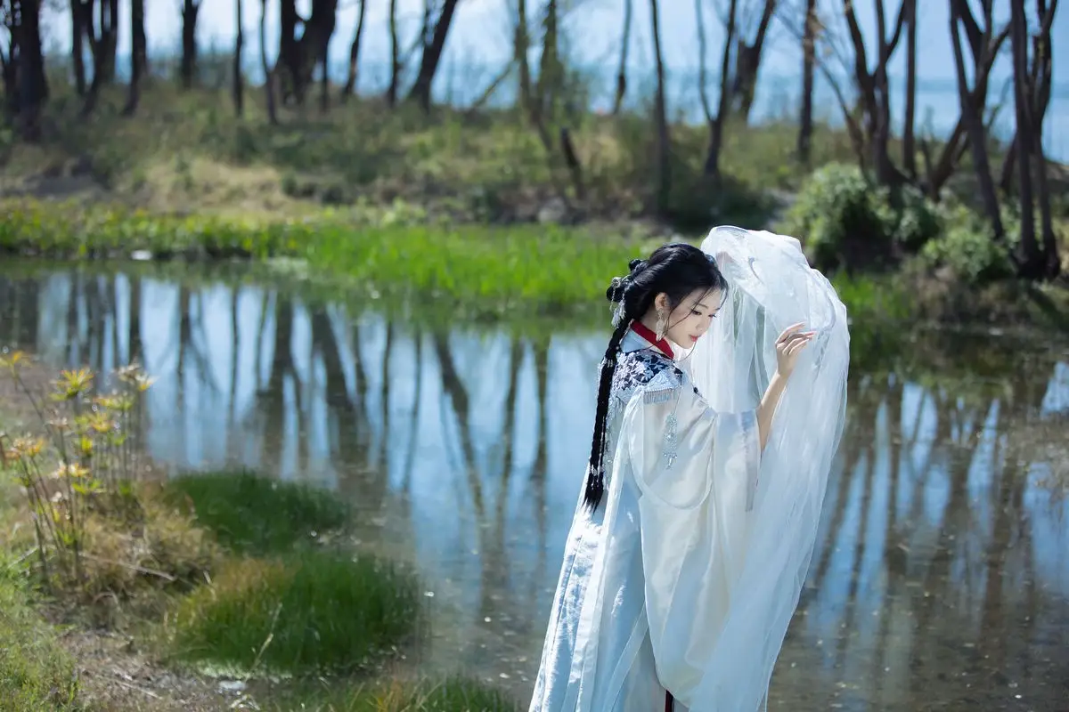 Wan Jiang Ting Vol.8722: Ethereal Beauty by the Stream, A Poetic Visual Journey