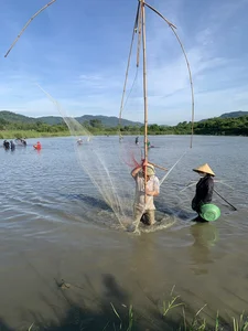 The 300-Year-Old Dong Hoa Fish Catching Festival: A Vibrant Vietnamese Cultural Tradition - image 3