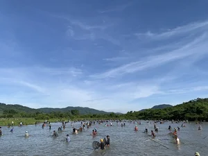 The 300-Year-Old Dong Hoa Fish Catching Festival: A Vibrant Vietnamese Cultural Tradition - image 5