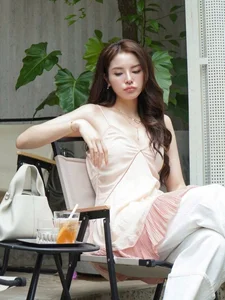 Vietnamese Celebrities Turn Heads Globally with Exquisite Fashion and Style - image 2