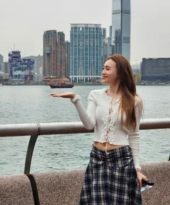 Vietnamese Celebrities Turn Heads Globally with Exquisite Fashion and Style - image 6
