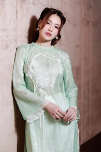 Vietnamese Celebrities Turn Heads Globally with Exquisite Fashion and Style - image 3