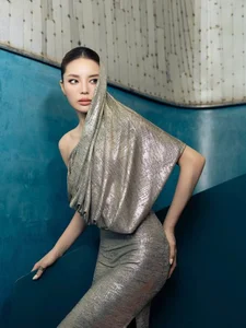 Vietnamese Celebrities Turn Heads Globally with Exquisite Fashion and Style - image 7