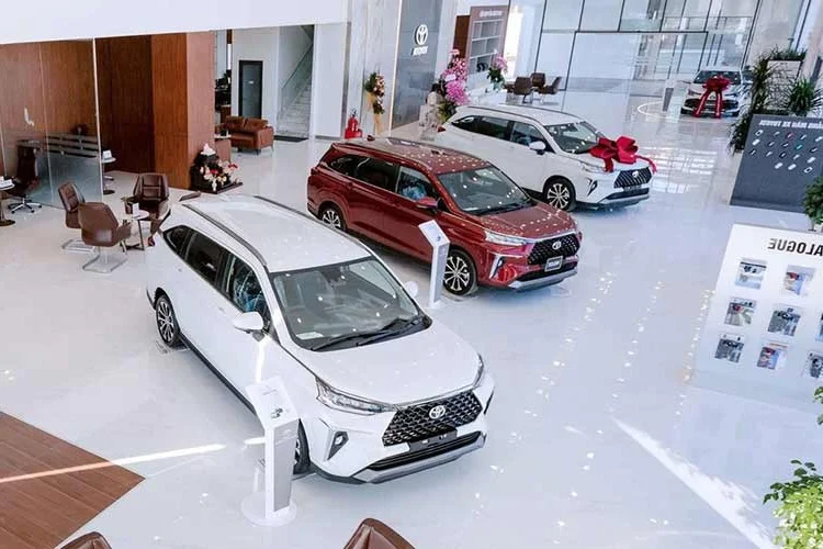 Hybrid Car Prices Drop in Vietnam Amid Global Fuel Market Fluctuations
