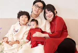 Iconic Vietnamese Celebrity Mothers: Contrasting Subtle Elegance with Bold Modern Glamour - image 2