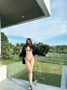 Curvy Philippine Influencer Captivates Millions with Stunning Natural Beauty - image 8