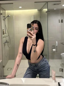 Curvy Philippine Influencer Captivates Millions with Stunning Natural Beauty - image 2
