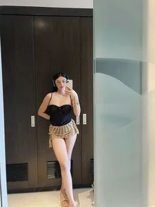 Curvy Philippine Influencer Captivates Millions with Stunning Natural Beauty - image 7