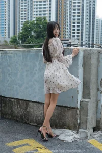 Tuantuan Breezy Summer Style: IESS Dynamic Skirt and Leg Photography - image 1