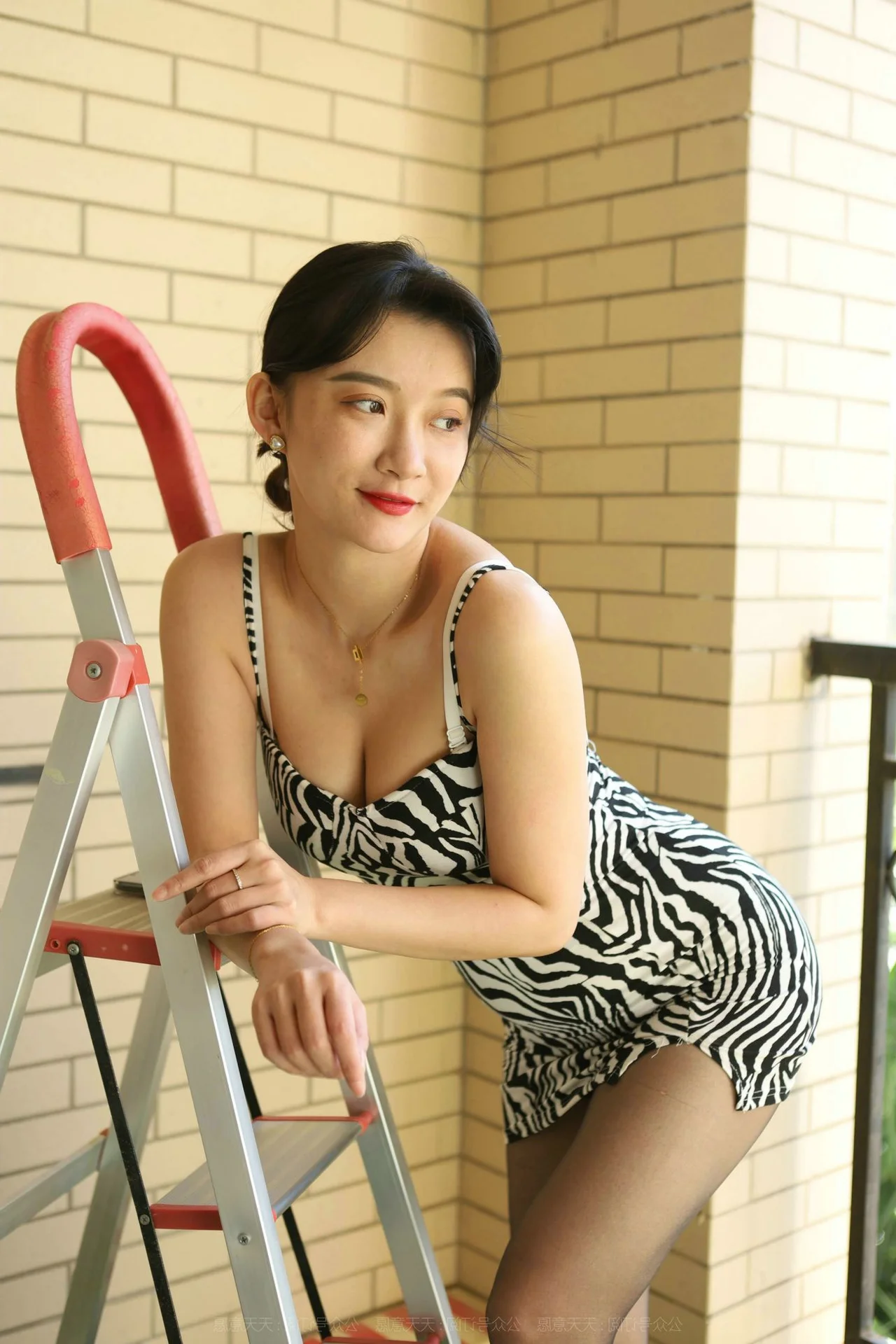 Qiu Qiu Zebra Print Stockings and High Heels - IESS Leg Model