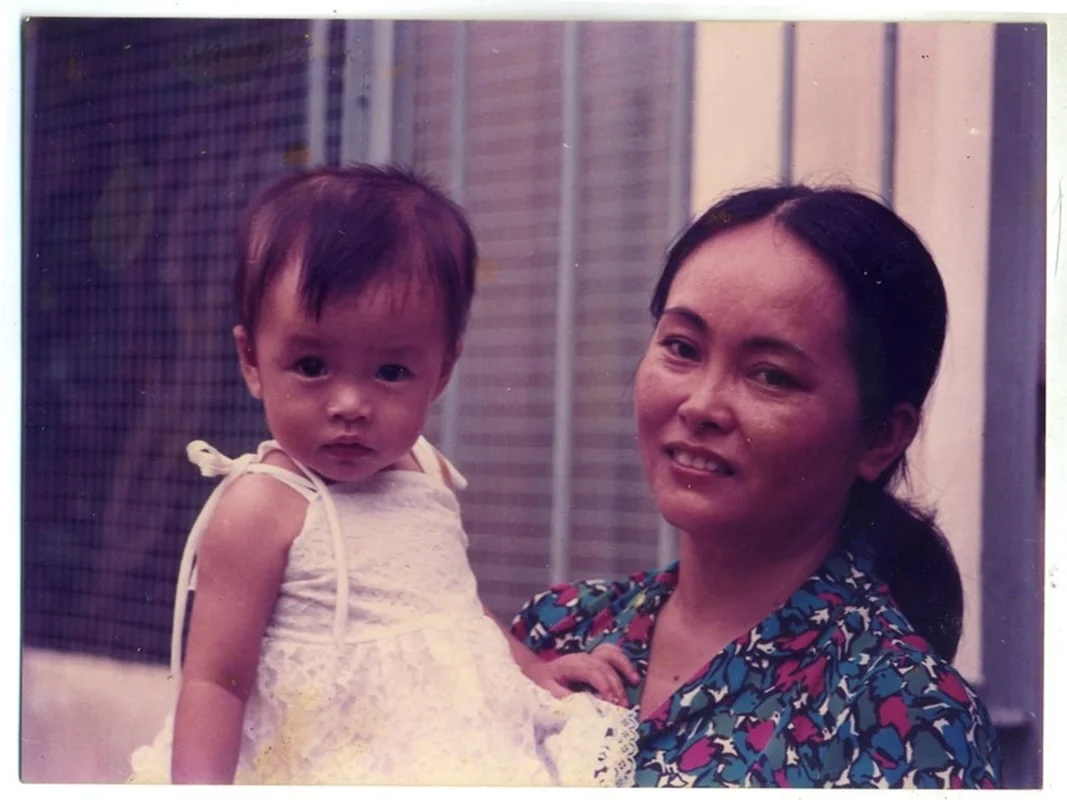 Tăng Thanh Hà Shares Heartwarming Travel Moments with Her Mother: A Glimpse into the Star's Family Life