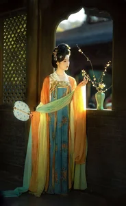 Ren Jian Yue-Su Chen Featured in YiTuYu Art Language Vol.10090 - 15P Artistic Showcase - image 0