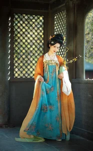 Ren Jian Yue-Su Chen Featured in YiTuYu Art Language Vol.10090 - 15P Artistic Showcase - image 3