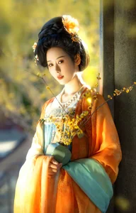 Ren Jian Yue-Su Chen Featured in YiTuYu Art Language Vol.10090 - 15P Artistic Showcase - image 4