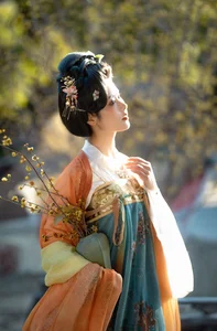 Ren Jian Yue-Su Chen Featured in YiTuYu Art Language Vol.10090 - 15P Artistic Showcase - image 7