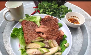 Exploring the Culinary Delights of Hoang Thuy Linh's Hometown - image 3
