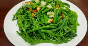 Exploring the Culinary Delights of Hoang Thuy Linh's Hometown - image 0