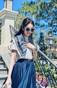 Miss Dang Thu Thao Showcases Elegant Street Style in Seoul - image 3