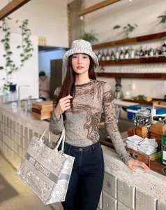 Travel in Style: Diem My 9X’s Guide to Chic and Dynamic Vacation Outfits - image 0