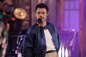 Harry Styles Breaks Decade-Old Music Record with Smash Hits - image 5