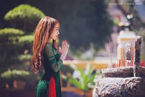 Elegant Vietnamese Ao Dai: Beautiful Traditional Dress Portrait Collection - image 2
