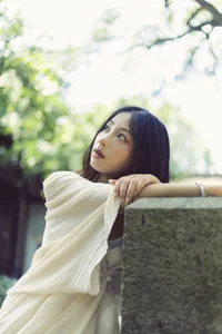 YiTuYu Art Language Vol.10311 Xiao U: A Stunning 36-Photo Gallery of Modern Aesthetic Photography - image 30
