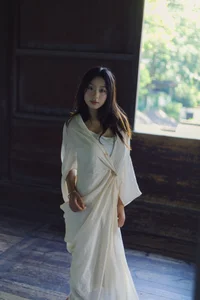 YiTuYu Art Language Vol.10311 Xiao U: A Stunning 36-Photo Gallery of Modern Aesthetic Photography - image 27